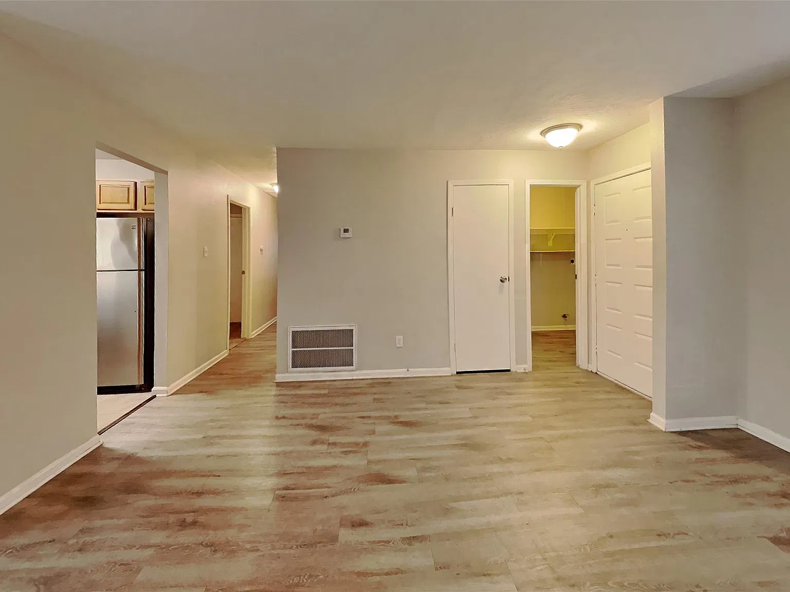 3 bed, 2.0 bath, 1340 sqft, $1,840 — Photo 2