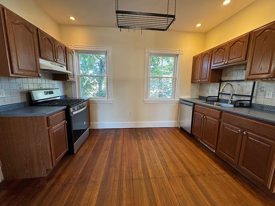 1st image of 163 Belmont St #2