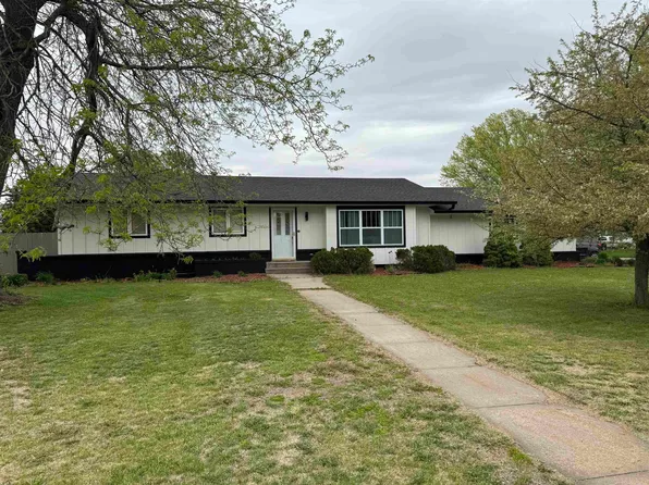 2204 Indian Acres Dr, Hastings, NE 68901