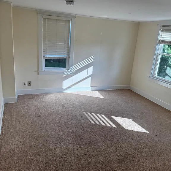 446 W Broad St — Photo 11