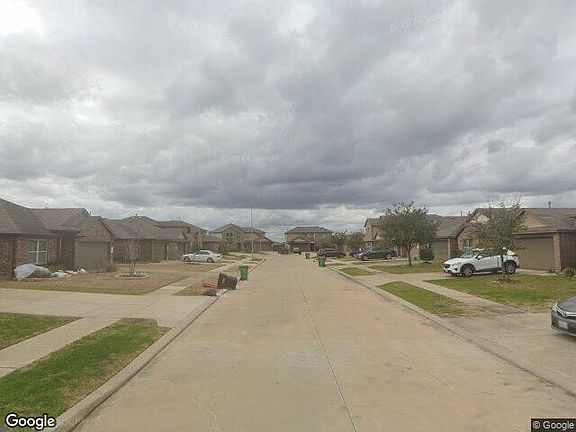 Exterior Neighborhood (street photo)