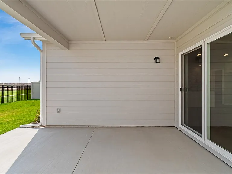 1761 E Hadler St — Photo 31