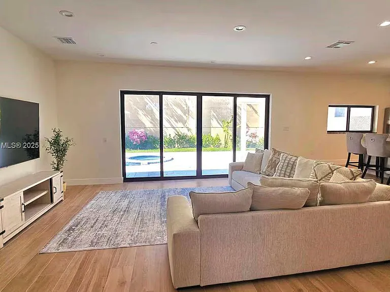 3409 Diane Dr — Photo 4