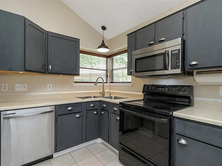 6903 Foxmont Ln — Photo 1