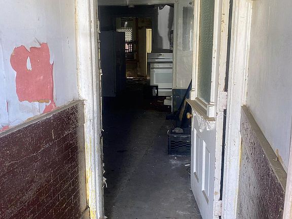 2nd image of 1710 W Bristol St