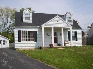 902 Carol Cir, Rossford, OH 43460