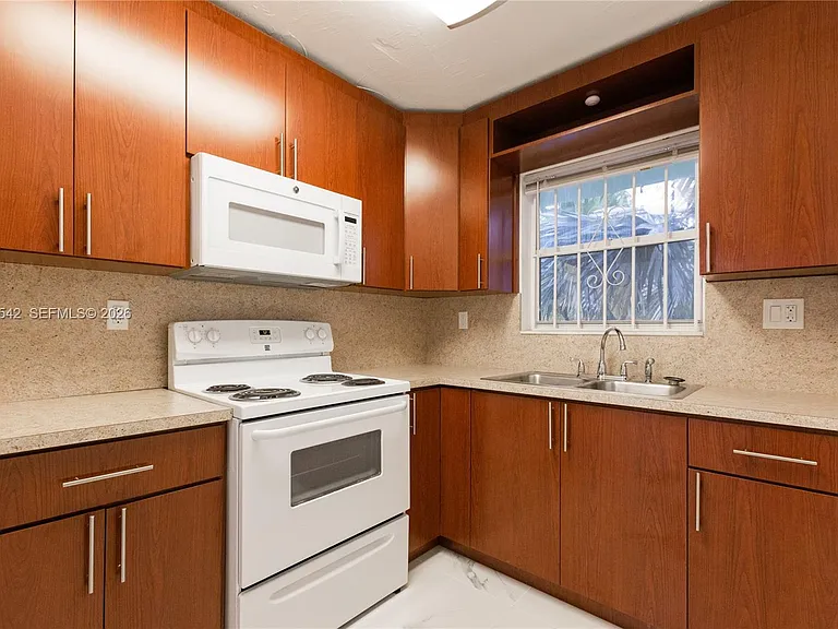 1060 NE 78th Street Rd #3 — Photo 6