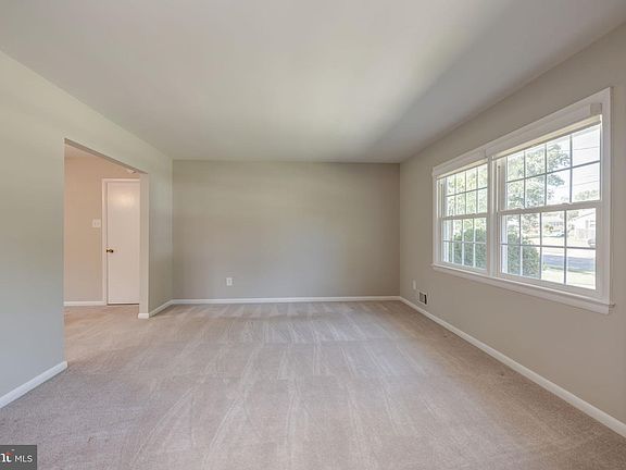 4th image of 7709 Grovenor Ct