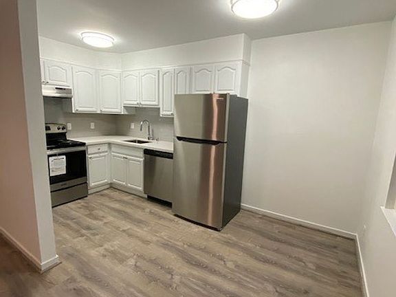 3rd image of 675 Monterey Blvd APT 10