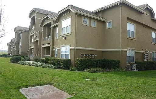 800 Gibson Dr — Photo 2