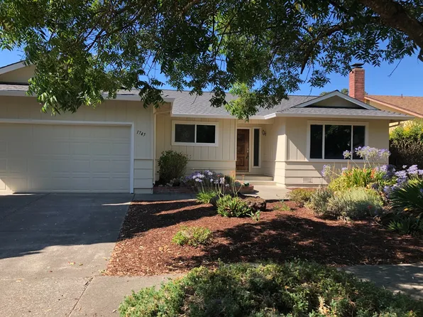 1745 Glenbrook Dr, Santa Rosa, CA 95401