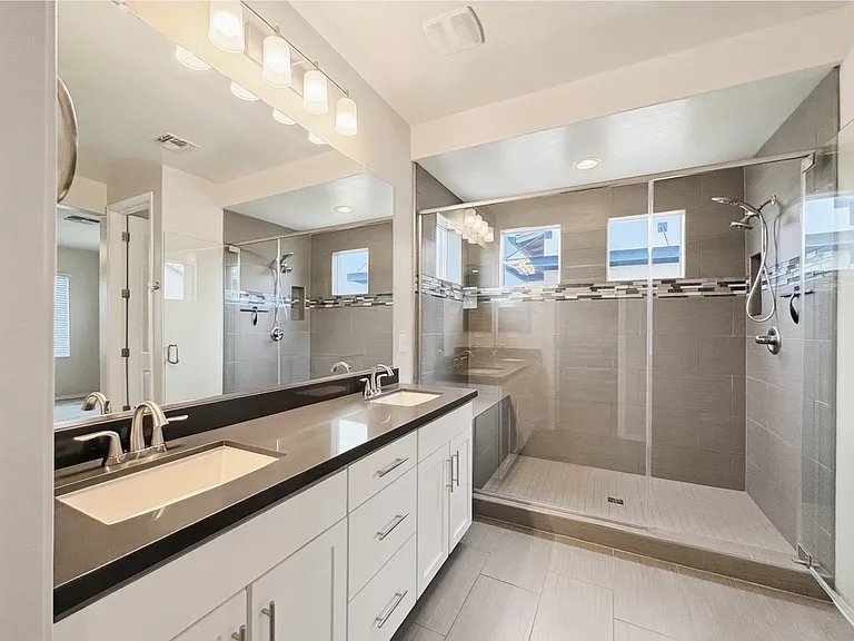 2345 W Gloria Ln — Photo 22