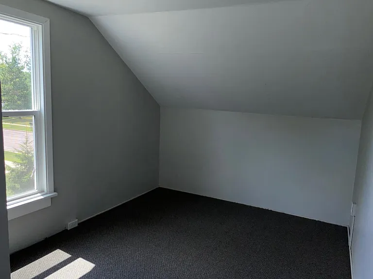 541 Putnam St — Photo 9
