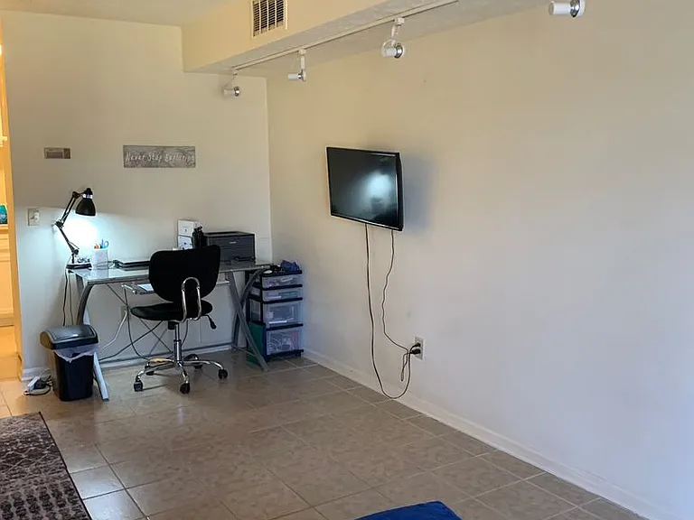 1402B University City Blvd — Photo 6