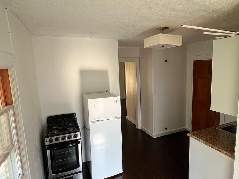 830 1st St NW #3 — Photo 2