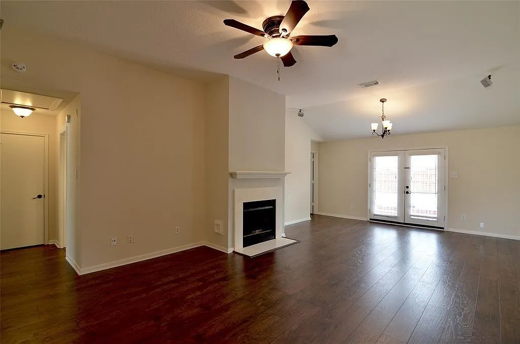 3 bed, 2.0 bath, 1414 sqft, $1,900 — Photo 3