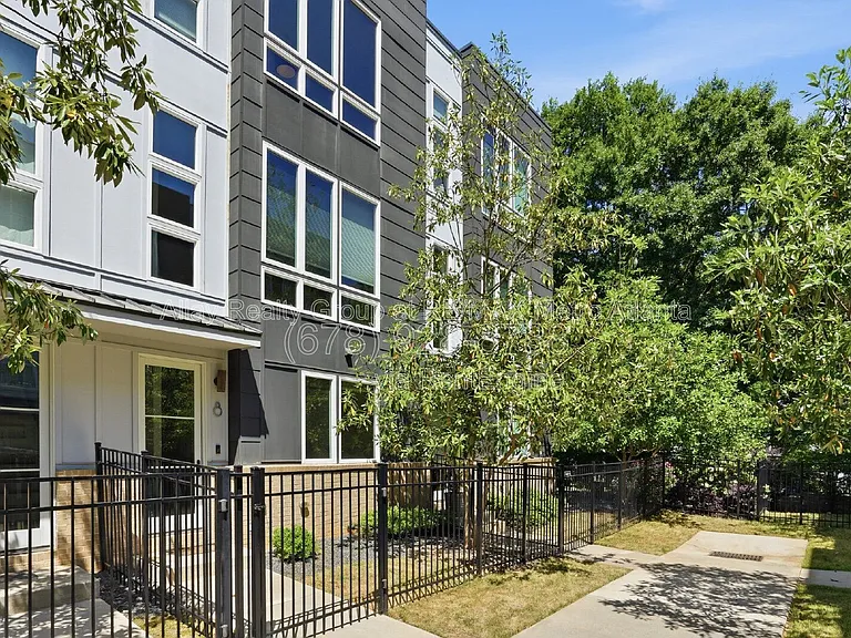 1463 La France St NE #8 — Photo 1