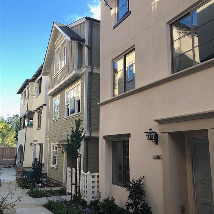 1st image of 43116 Calle Sagrada