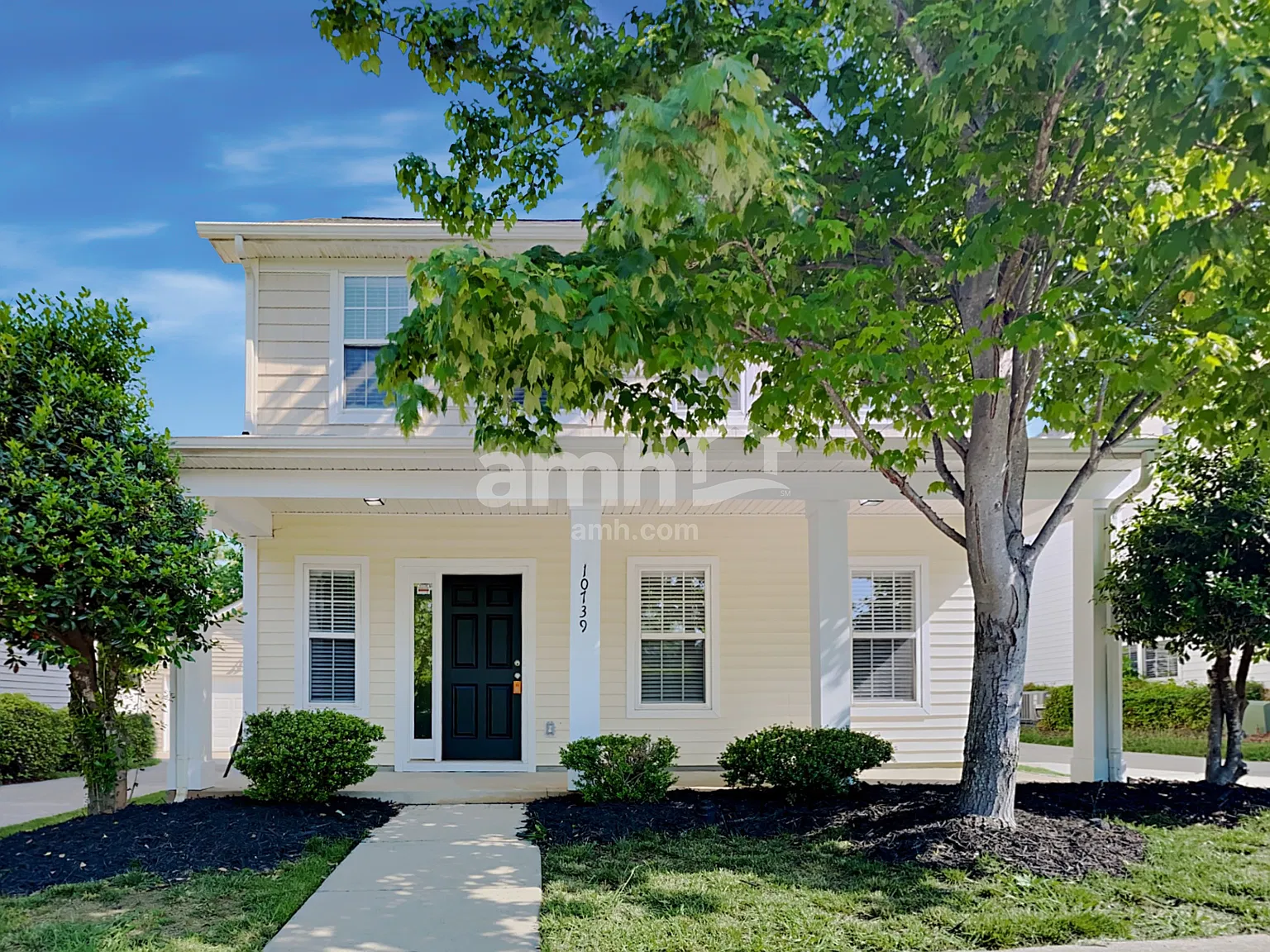 3 bed, 2.5 bath, 1400 sqft, $2,135 — Photo 1