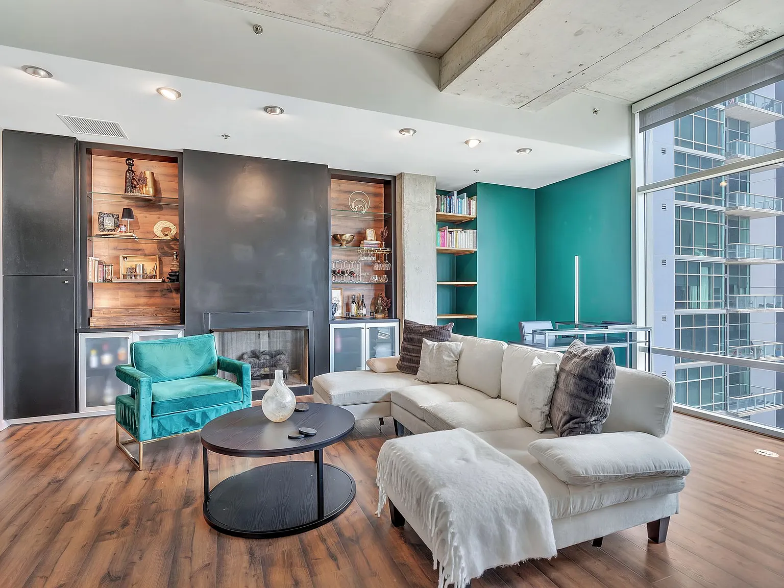 1 bed, 1100 sqft, $4,500 — Photo 1