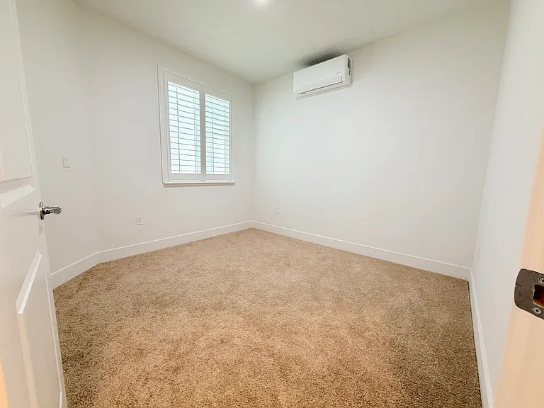 1322 Ascot Ln #B — Photo 10