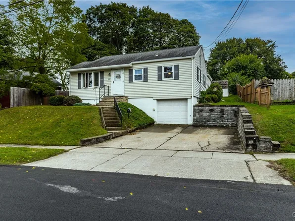 22 Catlin St, Auburn, NY 13021