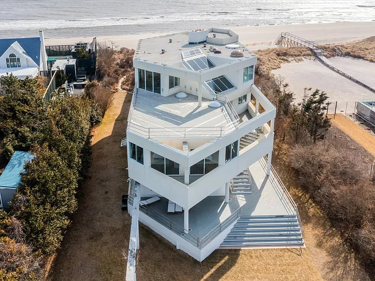 186 Dune Rd — Photo 20