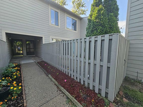 3rd image of 742 Watersedge Dr