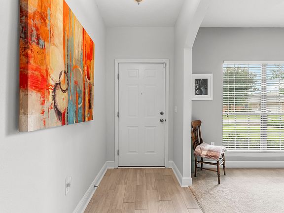 4th image of 526 Camellia Ct