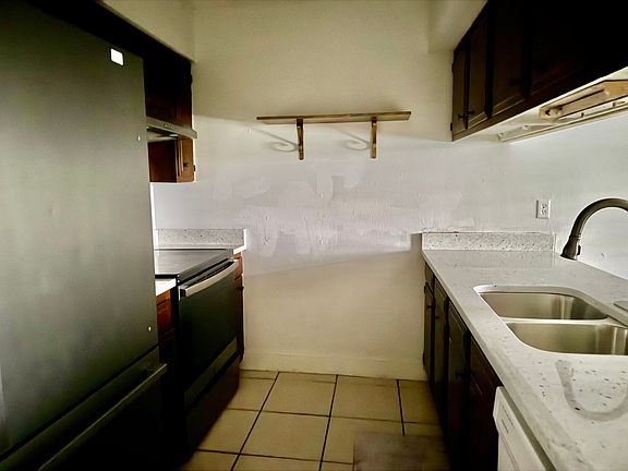 4th image of 2524 Pecan Dr #B