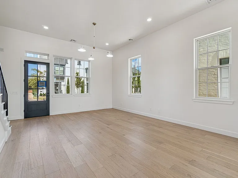 18814 Selah Way — Photo 15