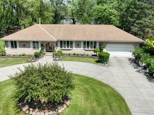1835 N Forest Rd, Williamsville, NY 14221