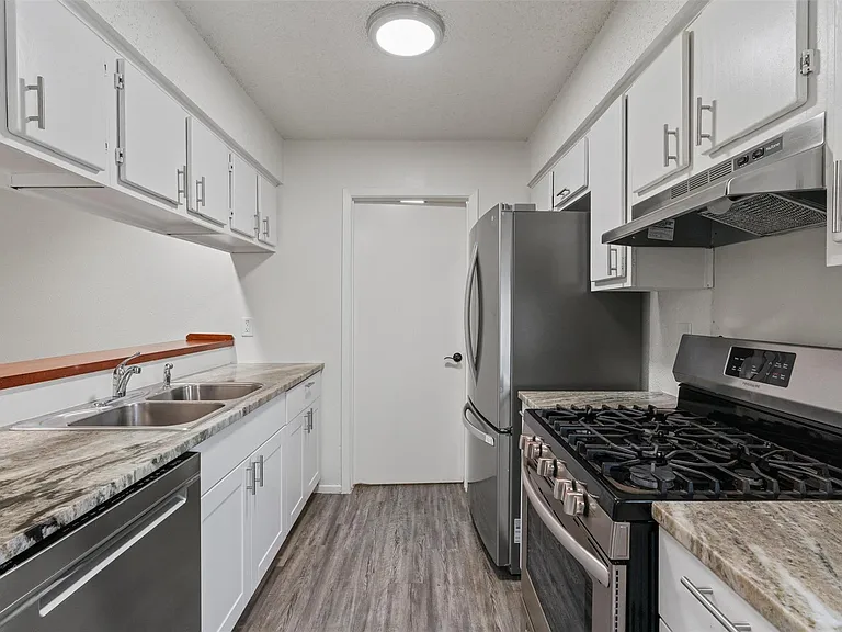 11411 Walnut Ridge Dr #B — Photo 6
