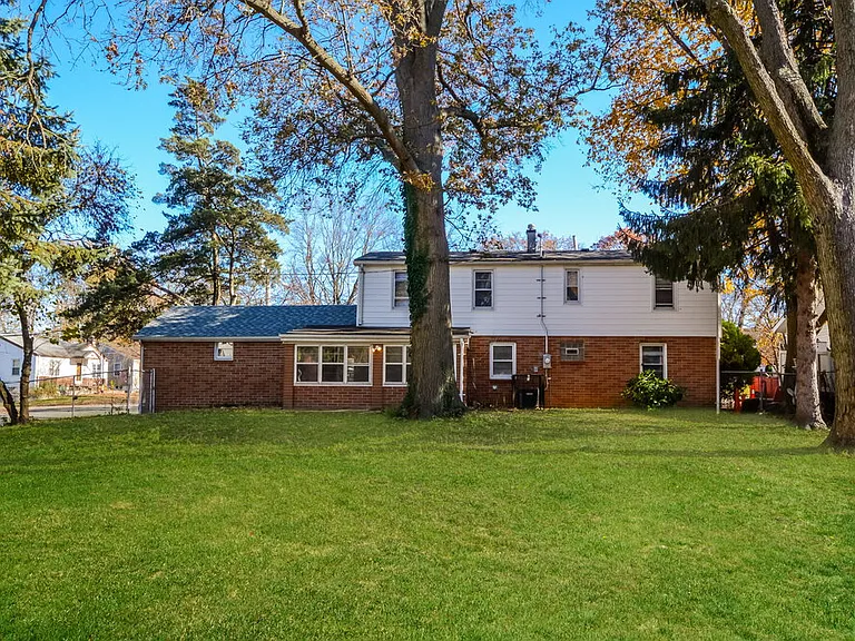 765 Boone St — Photo 24