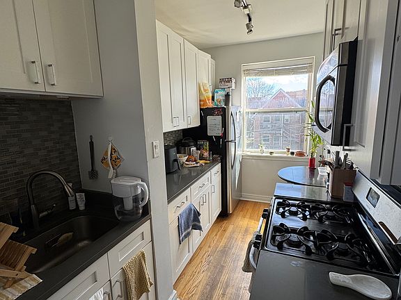 5th image of 2119 N Richmond St #2
