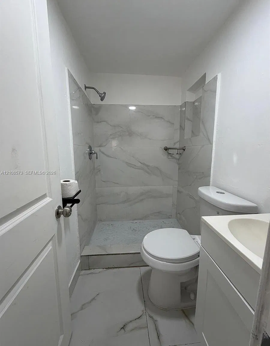 10430 NW 35th Pl — Photo 4