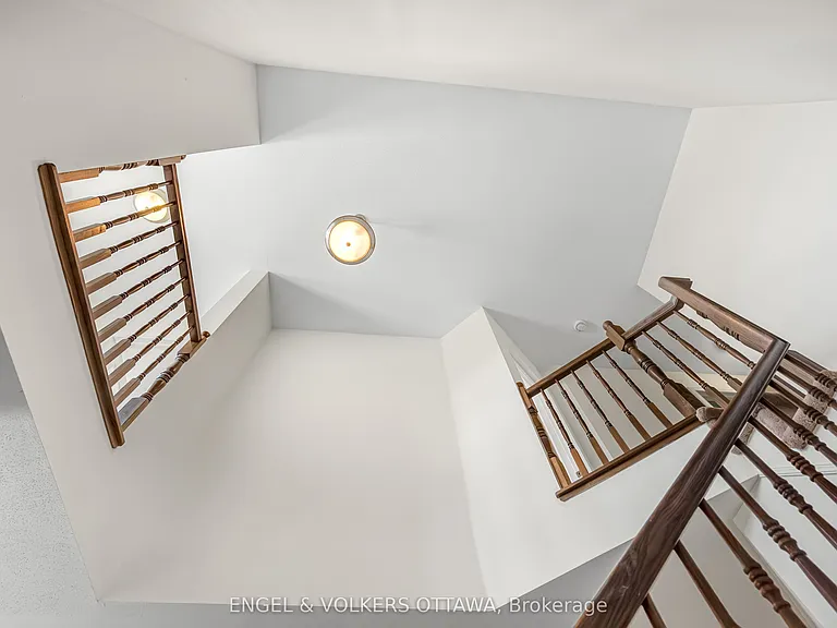 729 Nakina Way — Photo 23