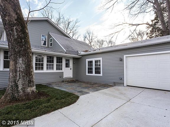 Brand New Driveway,Garage, and Flagstone Patios