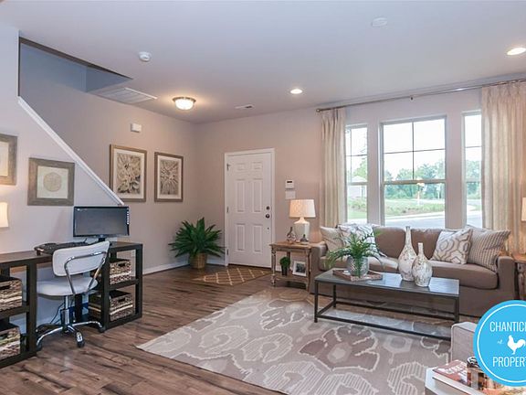 4th image of 1007 Metropolitan Dr #1