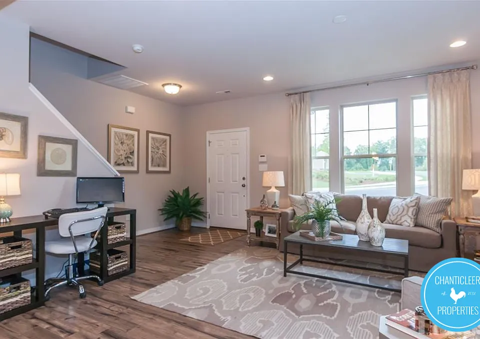 1007 Metropolitan Dr #1