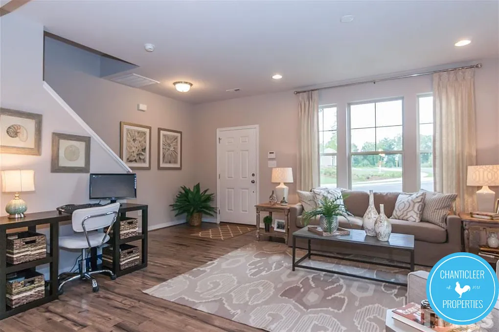 Building Photo - 1007 Metropolitan Dr #1