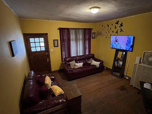 3rd image of 1011 W Sedgley Ave