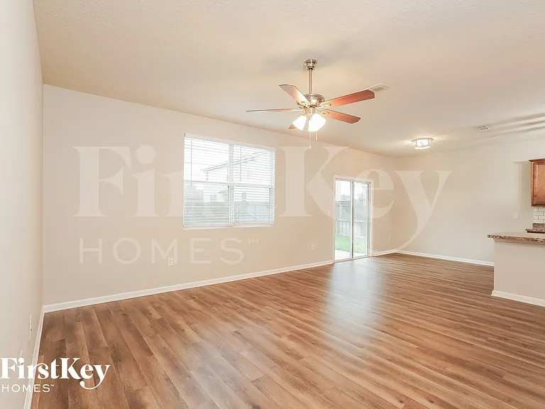 3526 Summit Oaks Dr — Photo 2