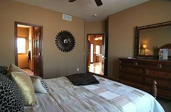 2nd image of 904 Heritage Trl NE