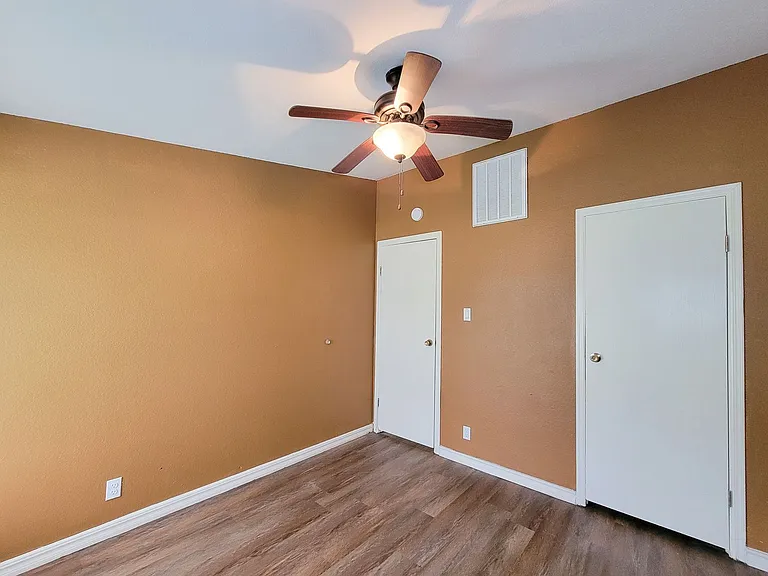 20284 Forest Woods Ln — Photo 21
