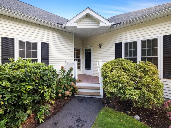 30 William Onthank Ln #30, Southborough, MA 01772