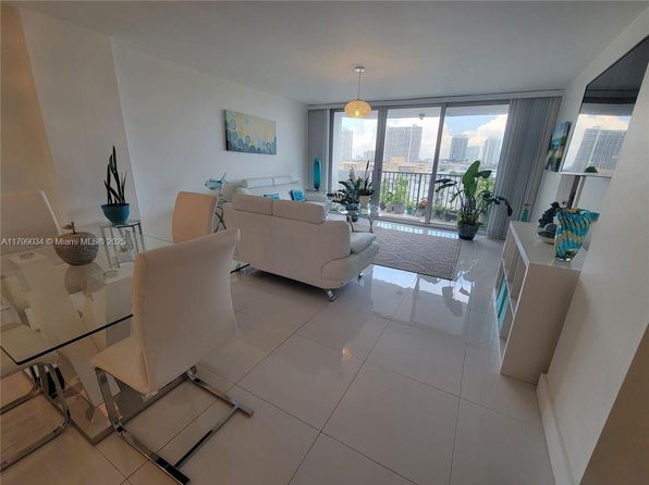 3703 NE 166th St APT 808