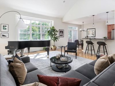 805 Highland Ave Unit 7, Needham, MA, 02494