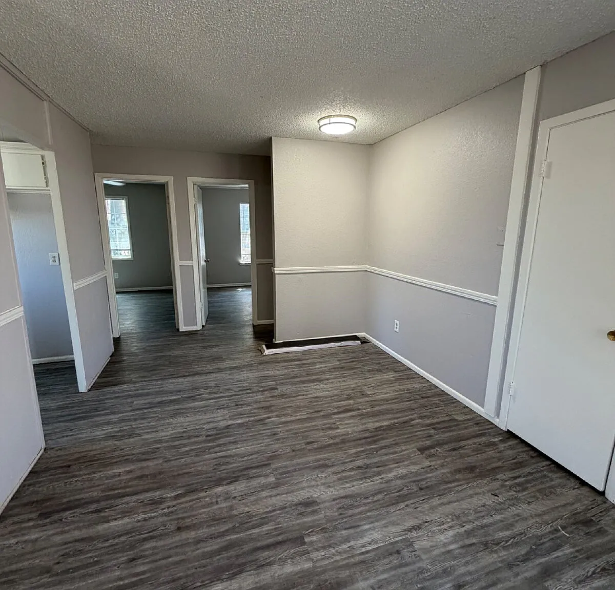 2 bed, 1.0 bath, 800 sqft, $800 — Photo 2