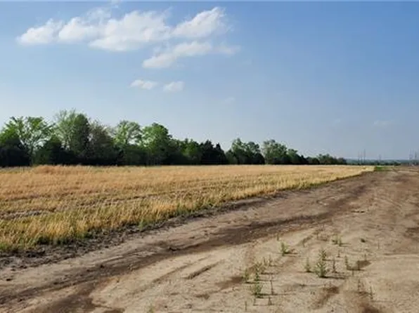 9616 Ingrid St, De Soto, KS 66018